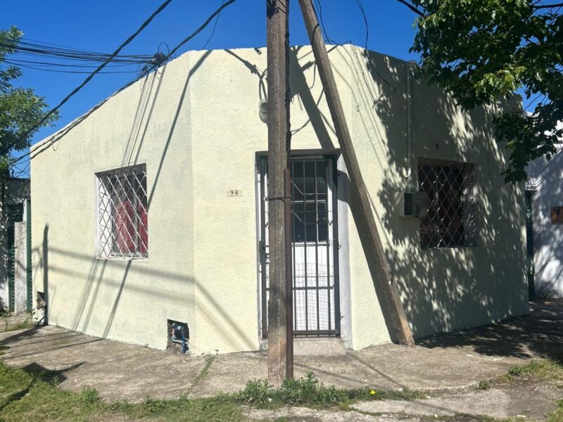 PROPIEDAD-Casa Usada en 18 de Mayo – Esquina Sarandí