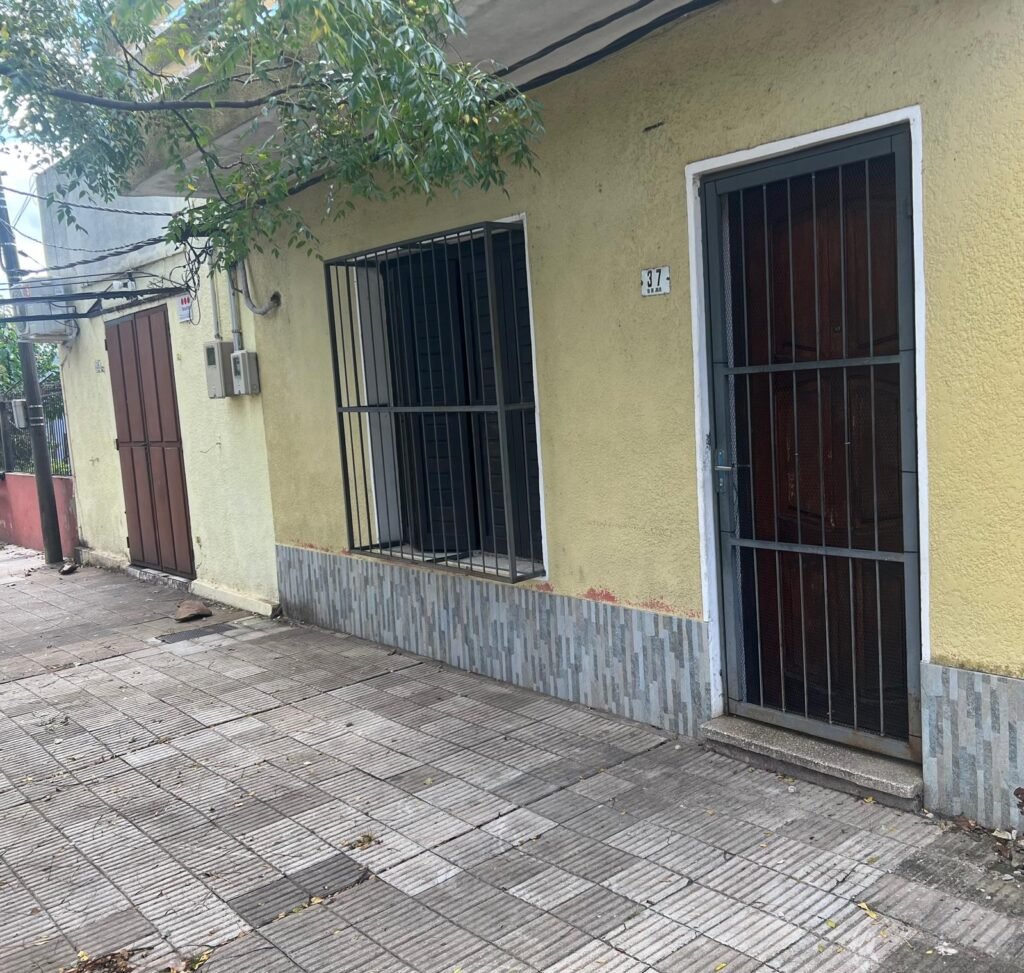 Casas en Avenida 18 de Julio & Florencio Sánchez – Venta