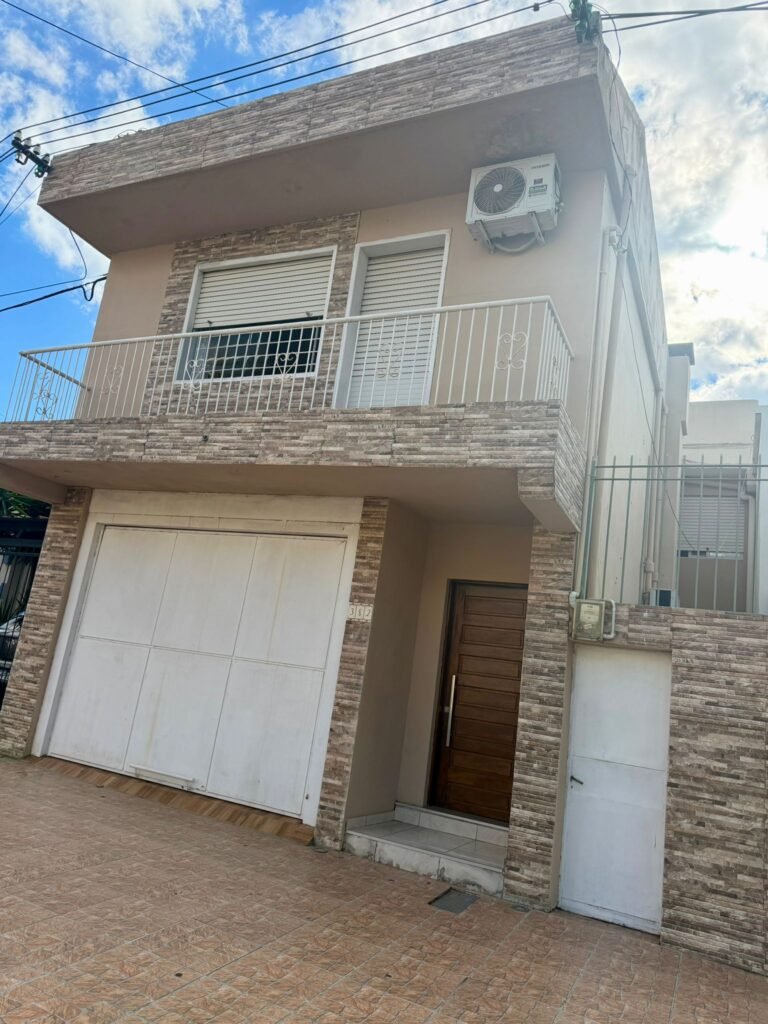 Casas en Aparicio Saravia 382 – Venta