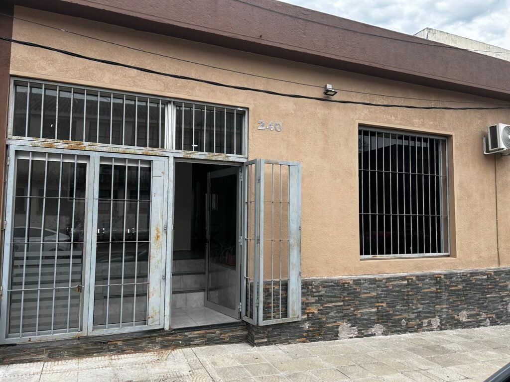 EXCELENTE OPORTUNIDAD !!!!! SE ALQUILAN LOCALES