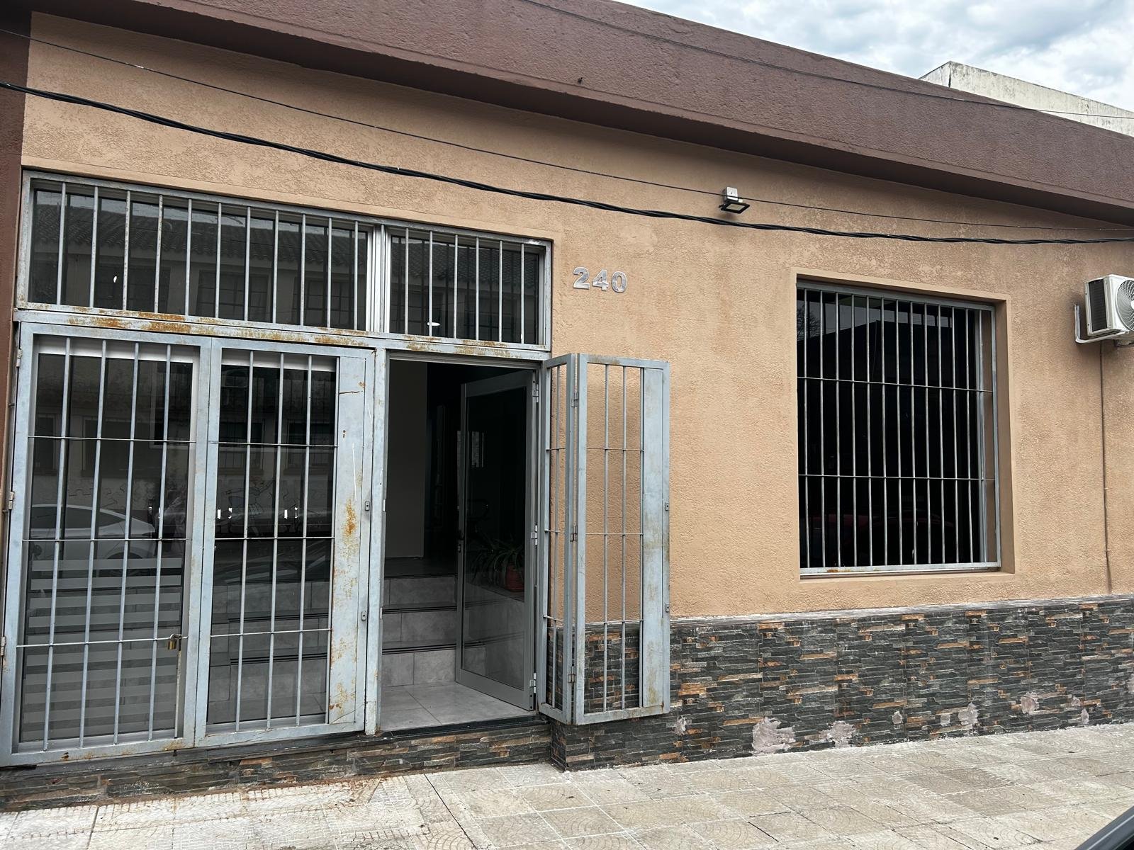 EXCELENTE OPORTUNIDAD !!!!! SE ALQUILAN LOCALES